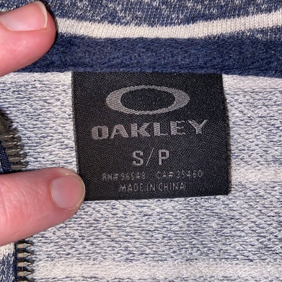 Blue stripped Oakley jacket - Picture 2 of 2
